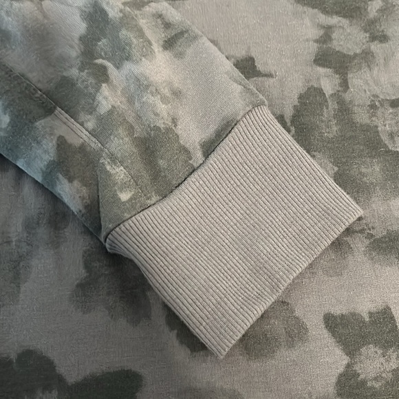 Mondetta Lightweight Active Top Sweatshirt Army Green Print Women’s XL - Picture 9 of 13